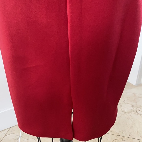 RED DRESS - Picture 5 of 10